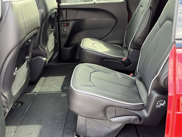 New 2027 Chrysler Pacifica Limited AWD/4WD image 13