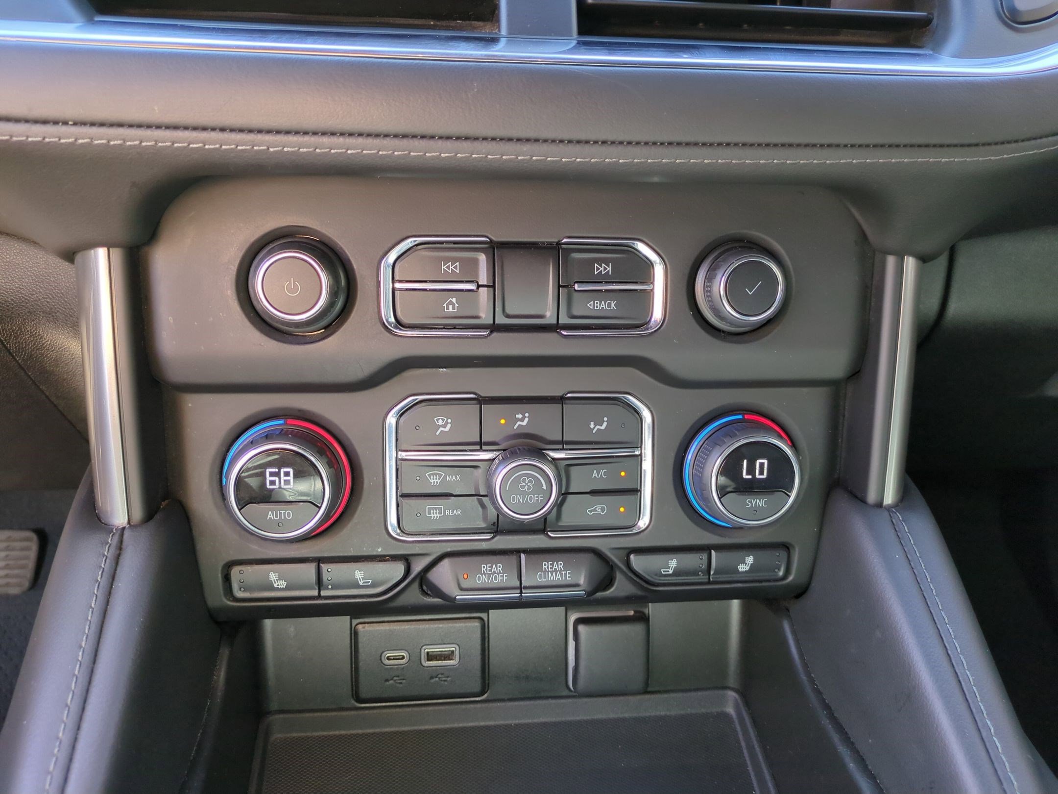 Used 2024 Chevrolet Suburban LT image 21