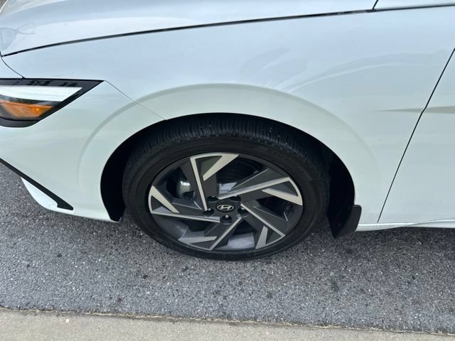 Used 2026 Hyundai Elantra Limited FWD image 28