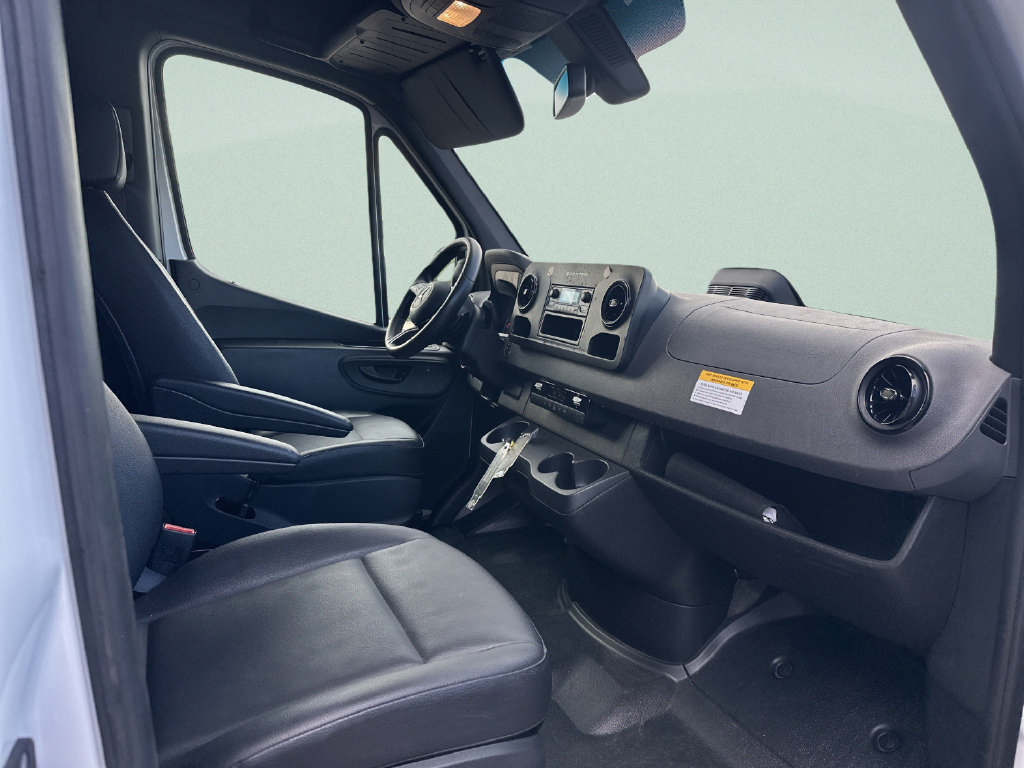 Used 2025 Mercedes-Benz Sprinter 2500 image 14