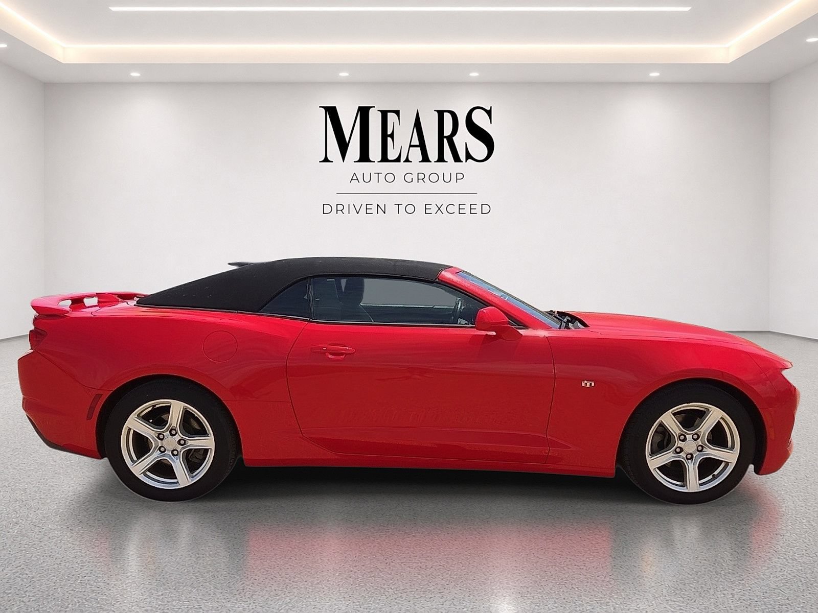 Used 2020 Chevrolet Camaro LT RWD image 6