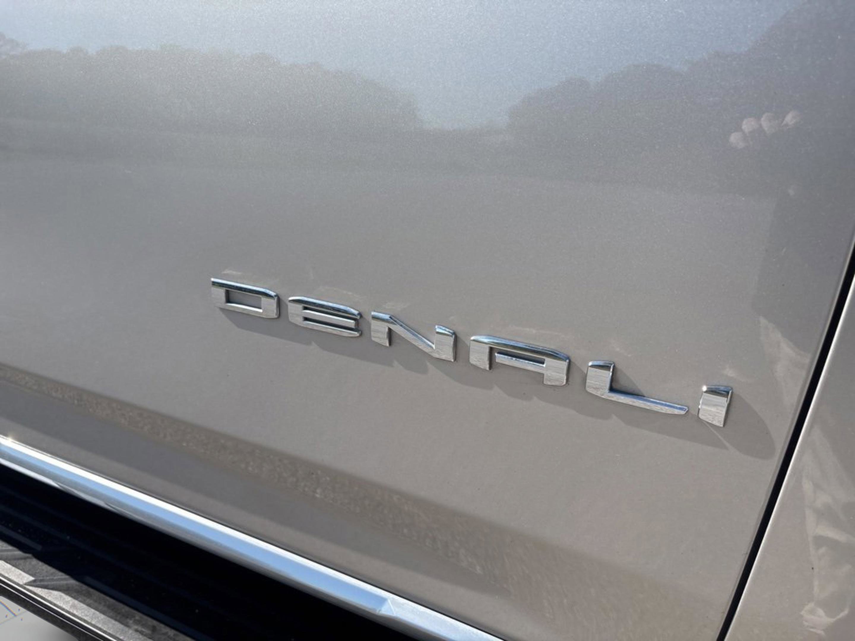 Used 2023 GMC Yukon XL Denali image 49