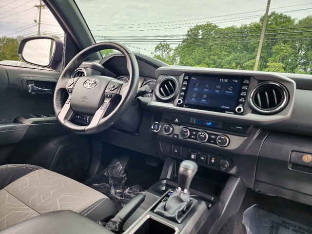 Used 2022 Toyota Tacoma TRD Off-Road image 13