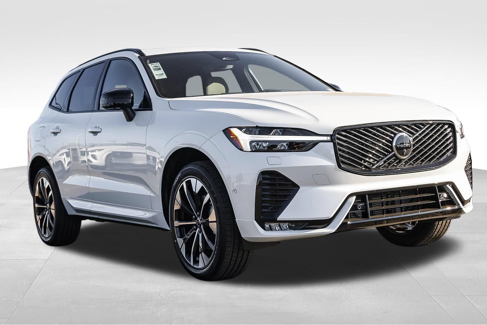 New 2026 Volvo XC60 B5 Plus w/ Climate Package AWD/4WD image 3