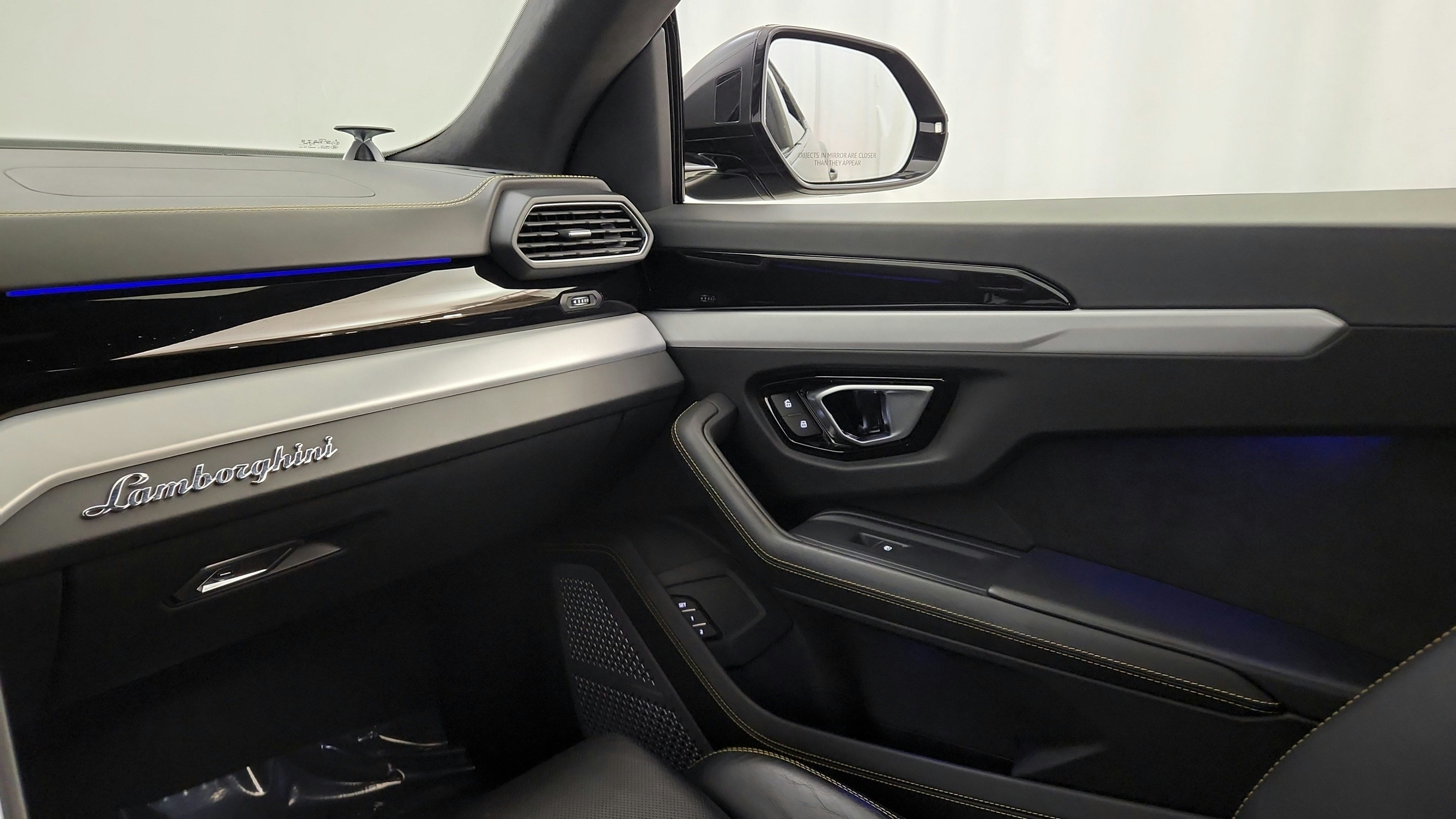Used 2021 Lamborghini Urus AWD/4WD image 21