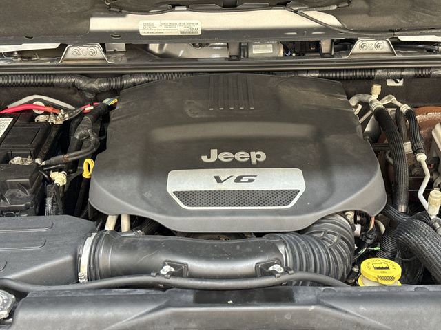 Used 2016 Jeep Wrangler Unlimited Sahara w/ Connectivity Group image 28