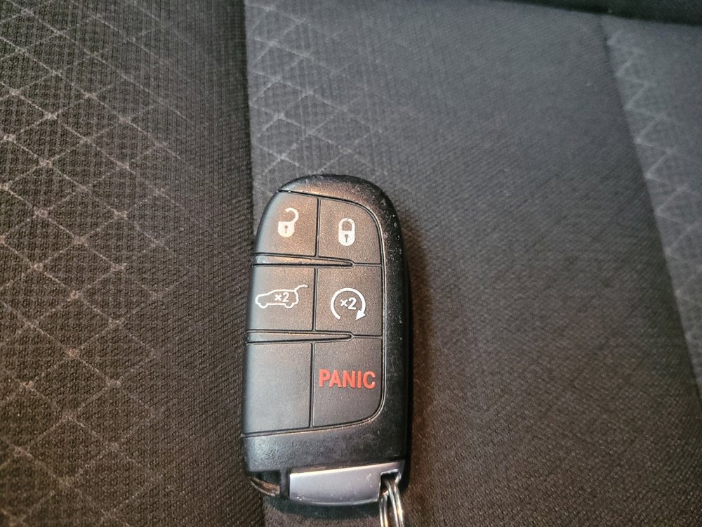 Used 2019 Jeep Grand Cherokee Laredo image 32