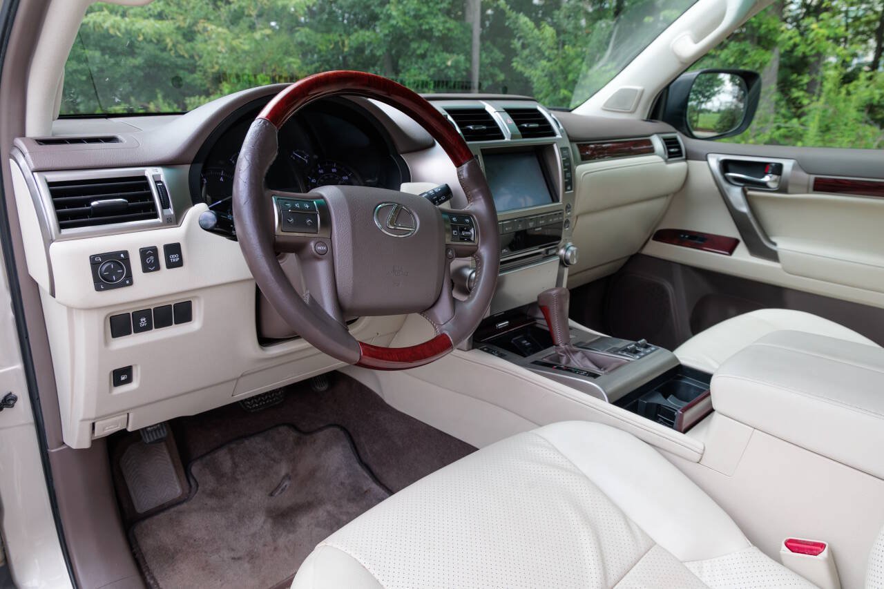 Used 2010 Lexus GX 460 w/ Comfort Plus Pkg AWD/4WD image 11
