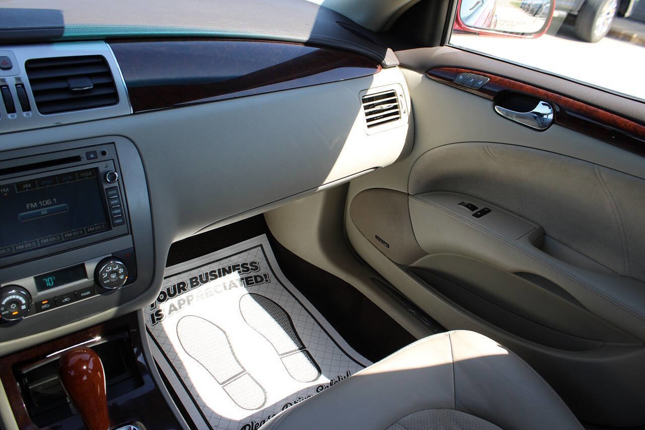 Used 2011 Buick Lucerne Super FWD image 17