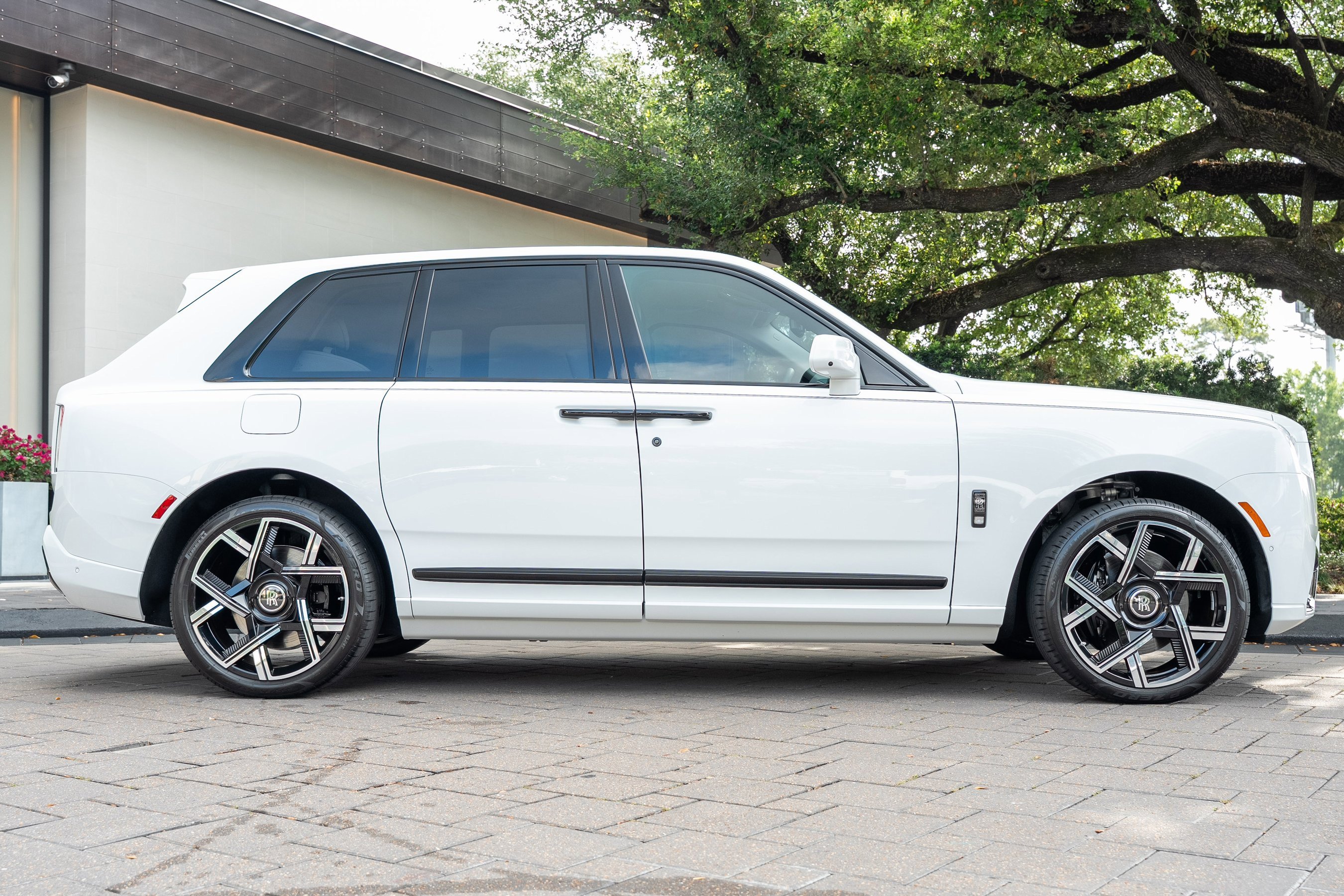 Used 2025 Rolls-Royce Cullinan Black Badge image 5