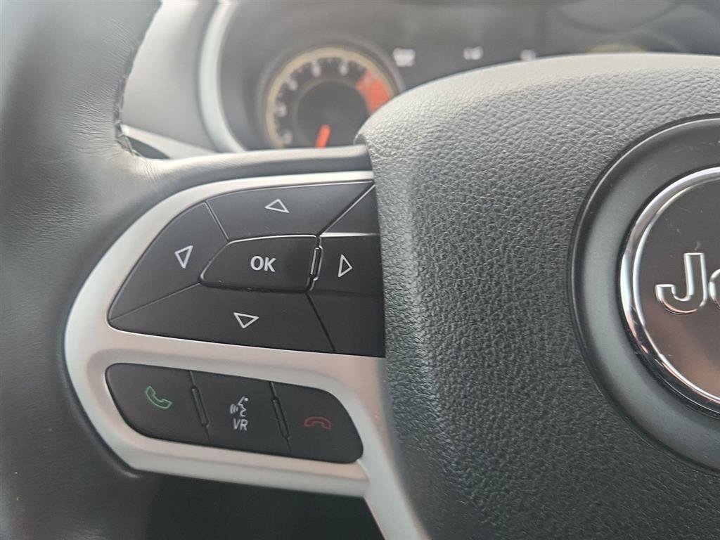 Used 2017 Jeep Cherokee Trailhawk AWD/4WD image 22