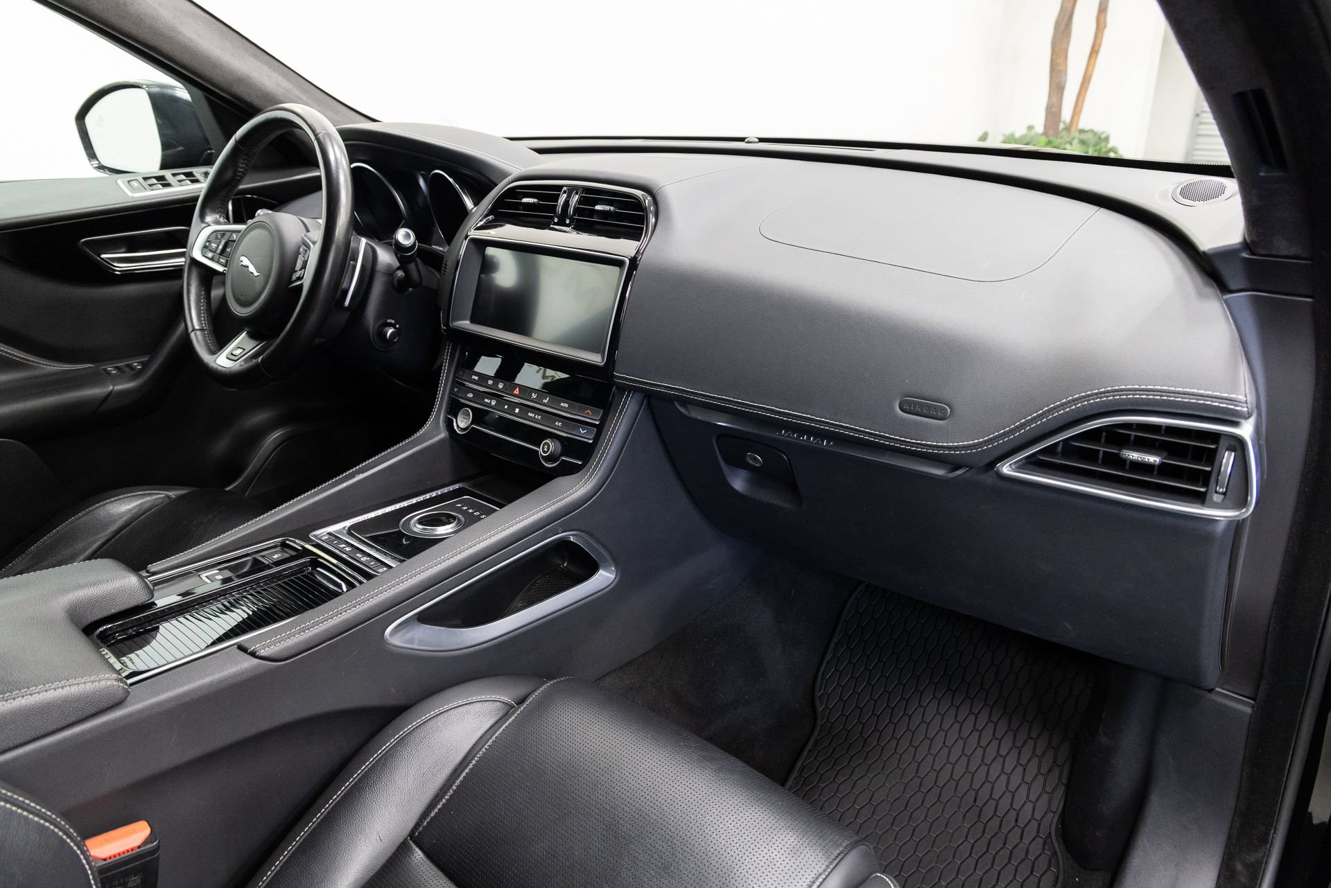 Used 2020 Jaguar F-PACE S AWD/4WD image 13
