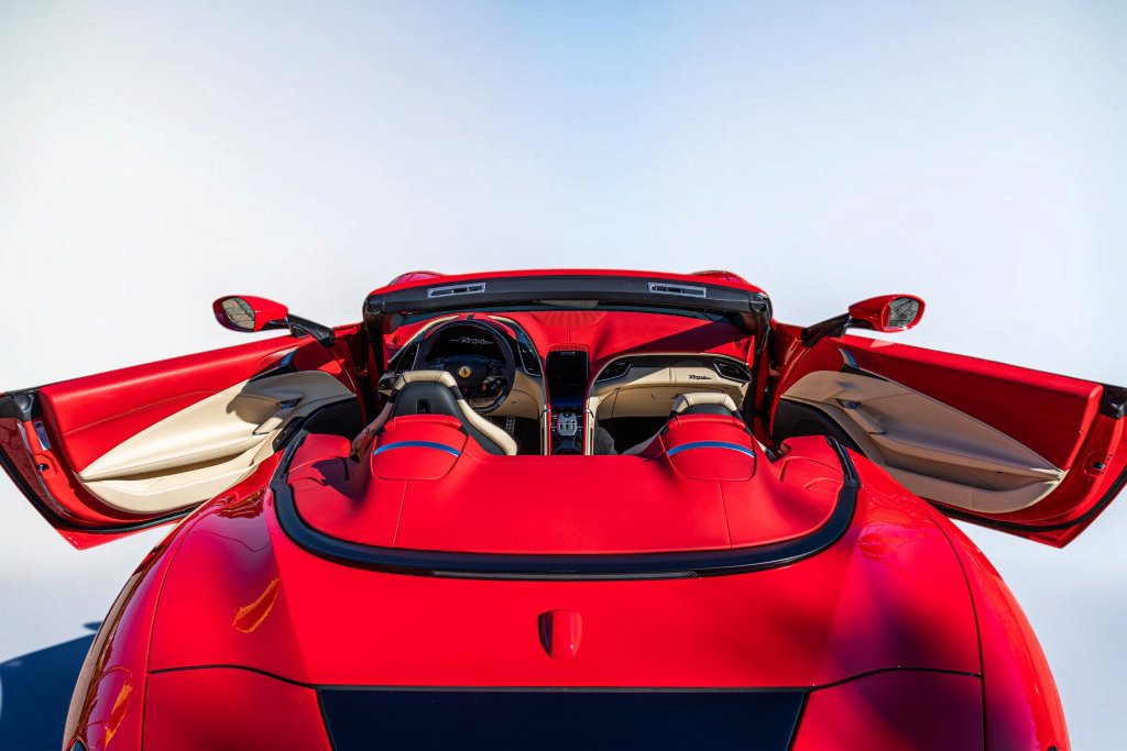 Certified 2025 Ferrari Roma Spider RWD image 22