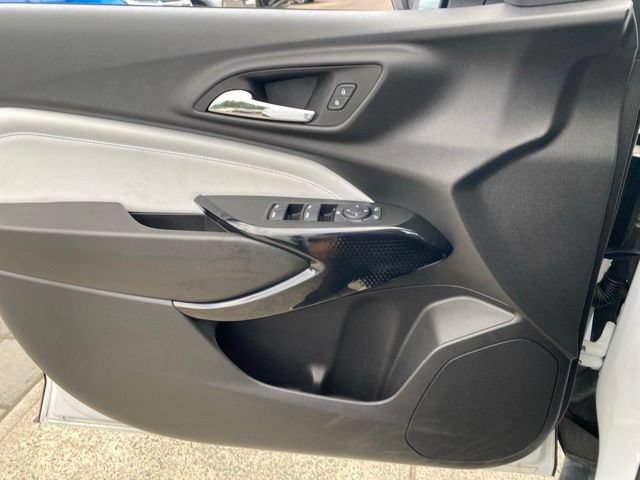 Used 2025 Chevrolet Trax LT FWD image 21
