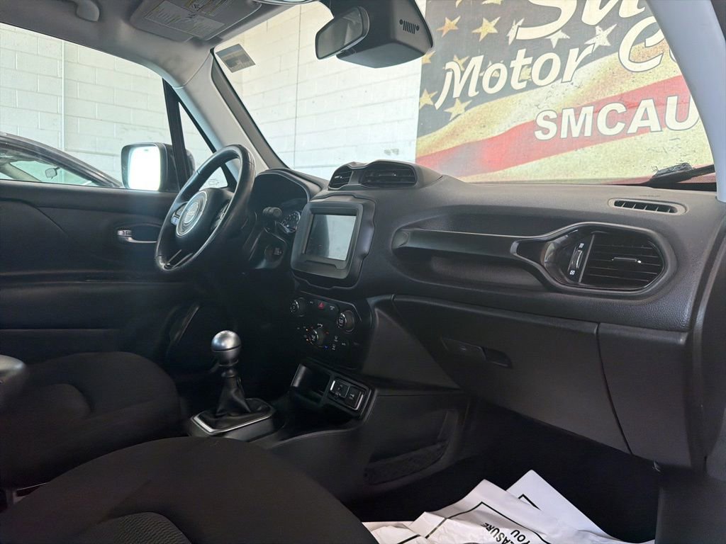 Used 2018 Jeep Renegade Altitude image 31