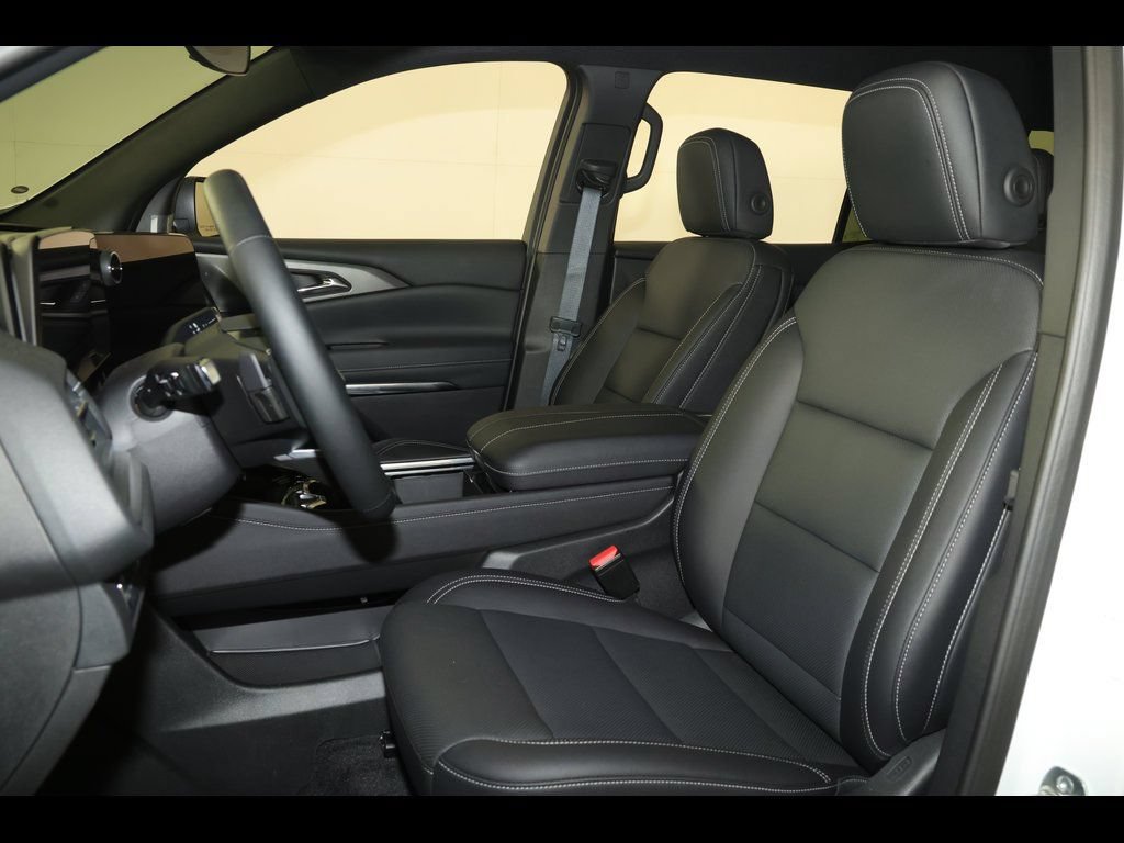 Used 2025 Chevrolet Traverse LT AWD/4WD image 23