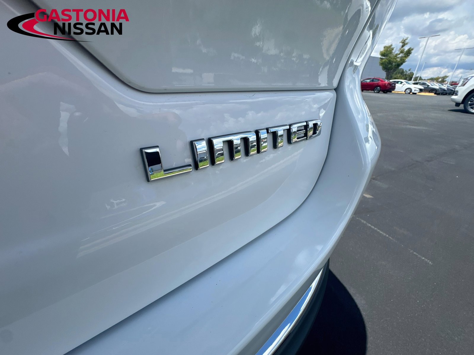 Used 2023 Jeep Grand Cherokee Limited AWD/4WD image 43