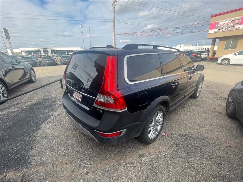Used 2016 Volvo XC70 T5 Premier w/ Proximity Package FWD image 3
