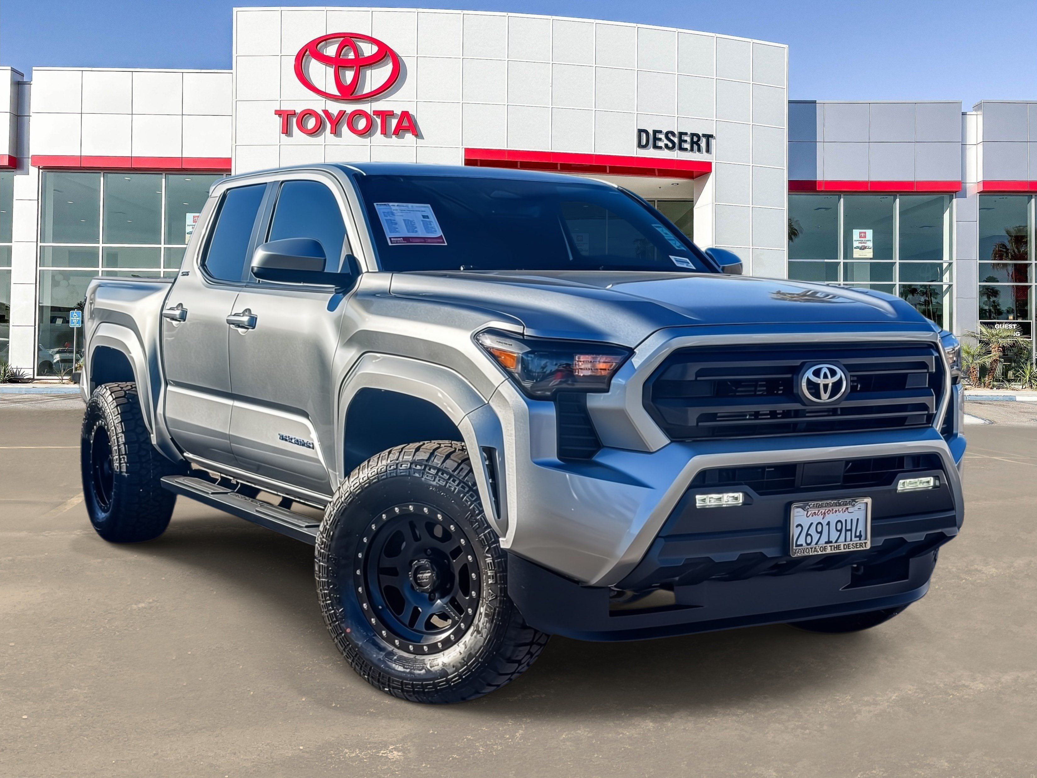 Used 2025 Toyota Tacoma SR5 AWD/4WD image 1