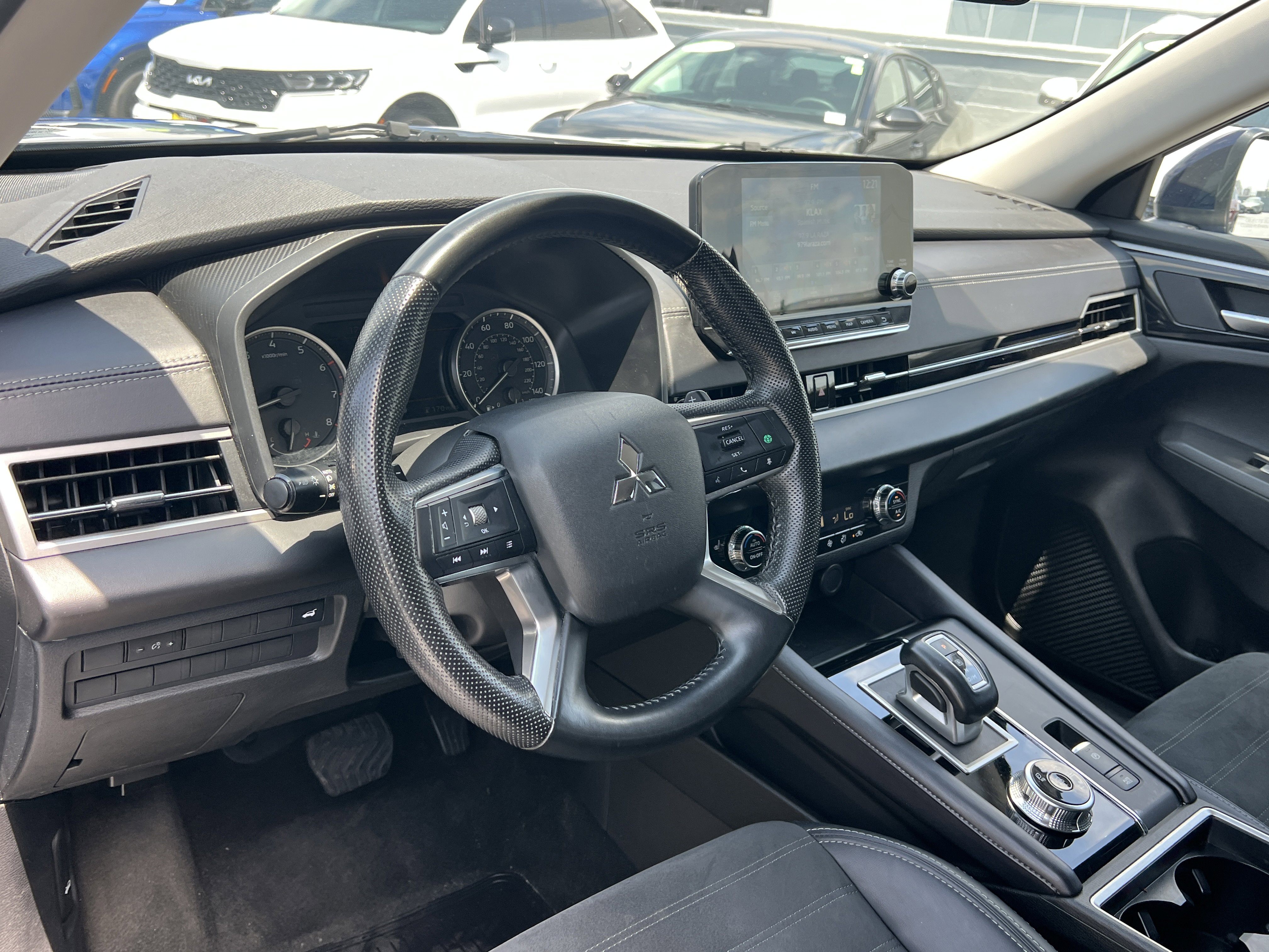 Used 2024 Mitsubishi Outlander FWD image 24