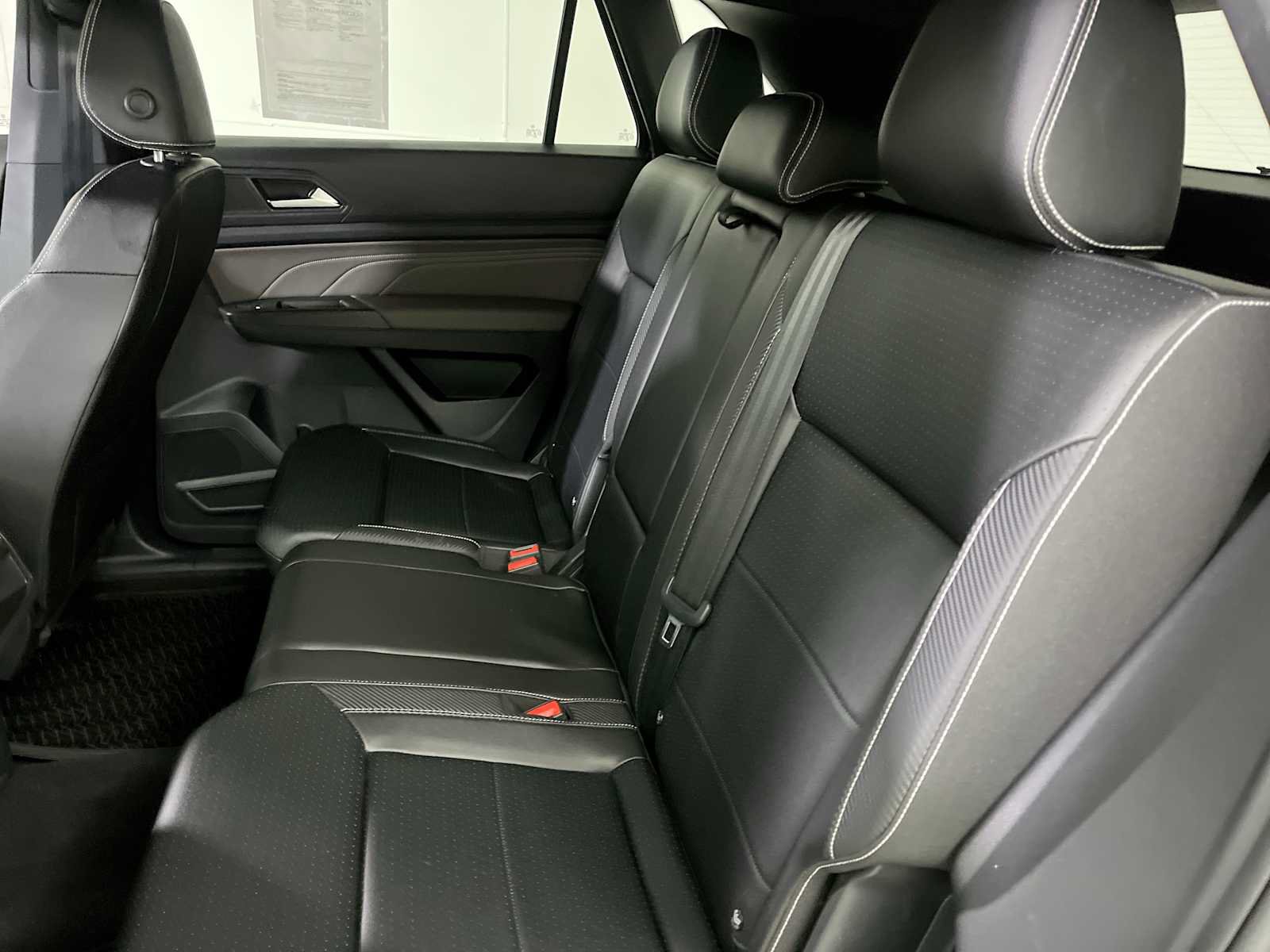 Used 2022 Volkswagen Atlas Cross Sport SE w/ Black Wheel Package AWD/4WD image 29