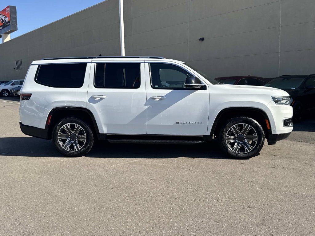 Used 2024 Jeep Wagoneer Series II RWD image 2