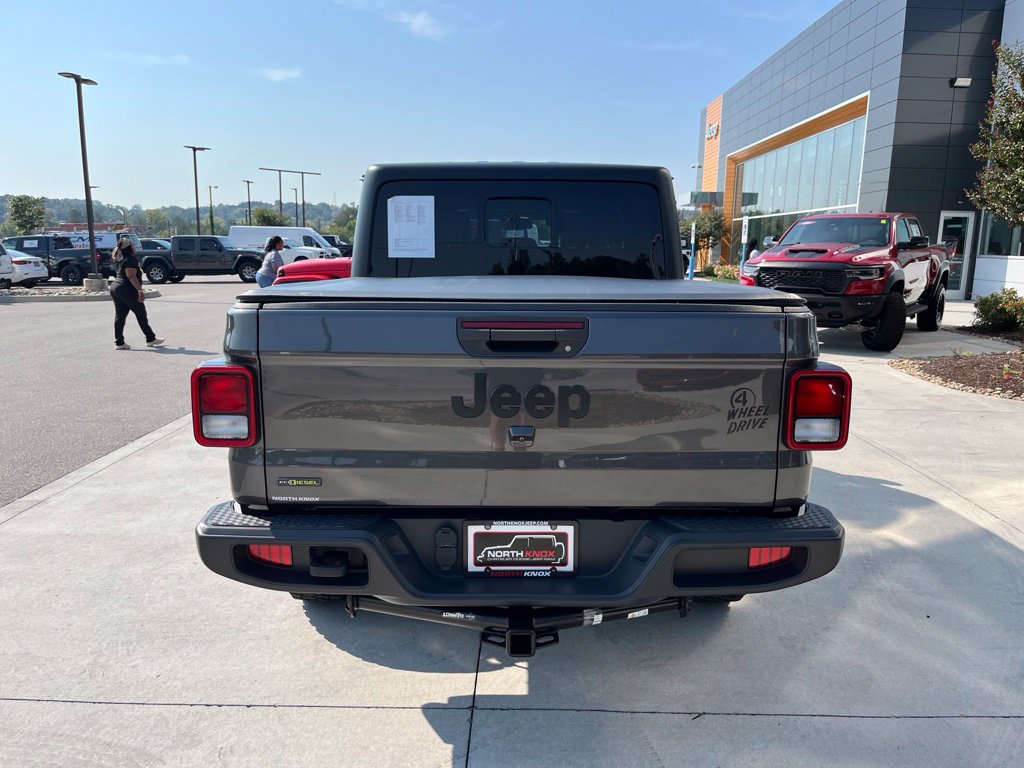 Used 2023 Jeep Gladiator Sport AWD/4WD image 19