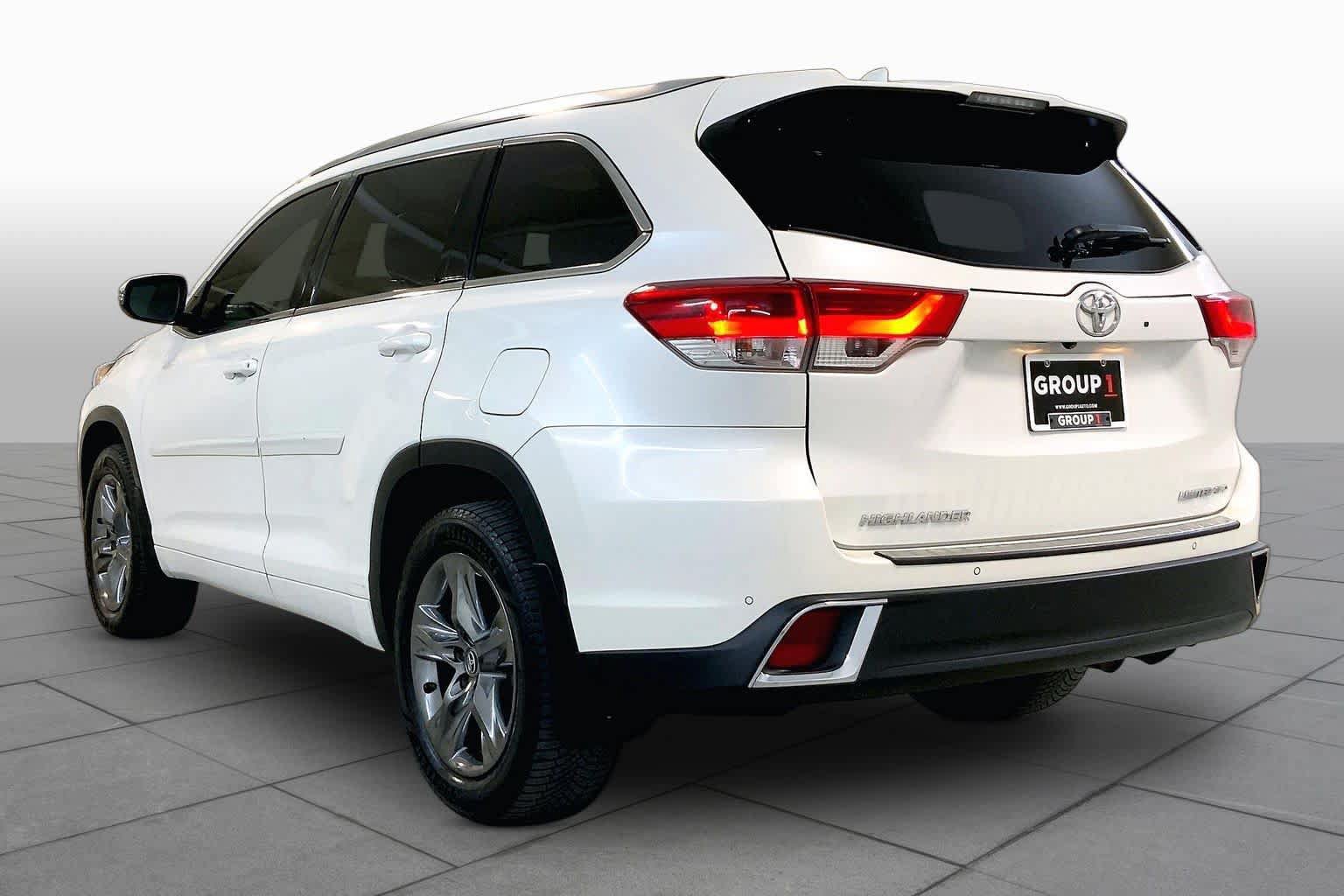 Used 2017 Toyota Highlander Limited Platinum AWD/4WD image 11