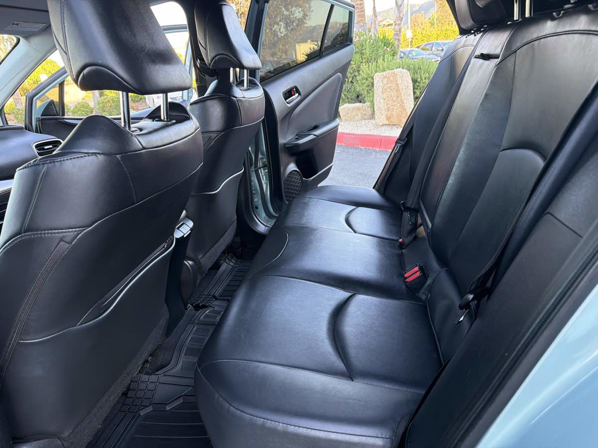 Used 2022 Toyota Prius XLE FWD image 22
