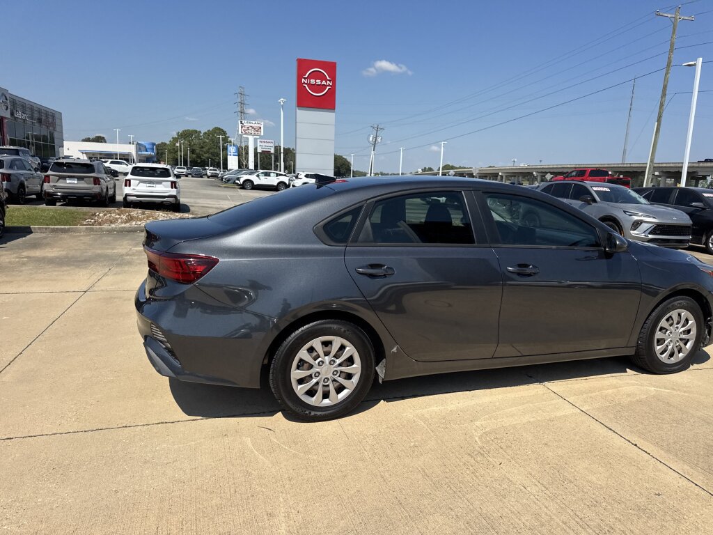 Certified 2022 Kia Forte Sedan FWD image 11