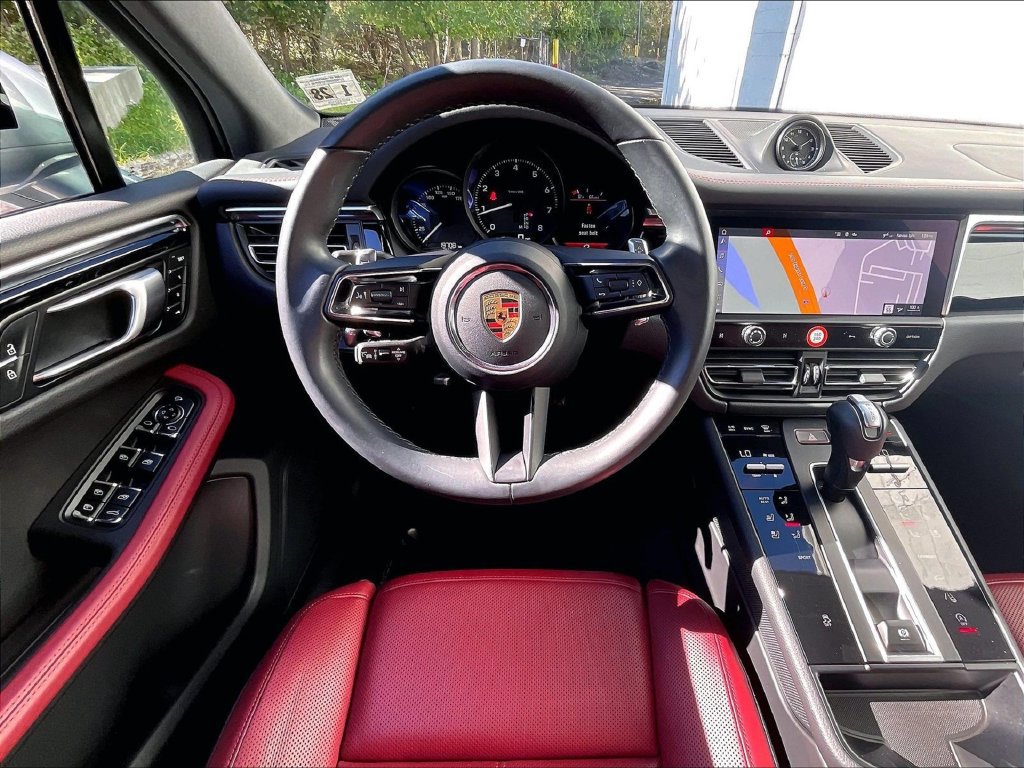 Certified 2023 Porsche Macan AWD/4WD image 11