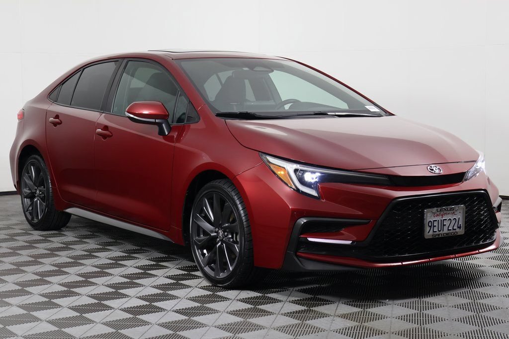 Used 2023 Toyota Corolla SE w/ SE Premium Package FWD image 3