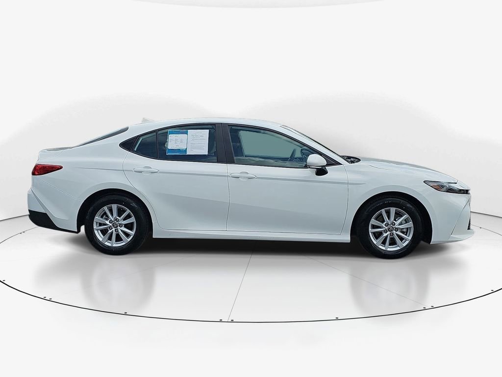 Used 2025 Toyota Camry LE image 4