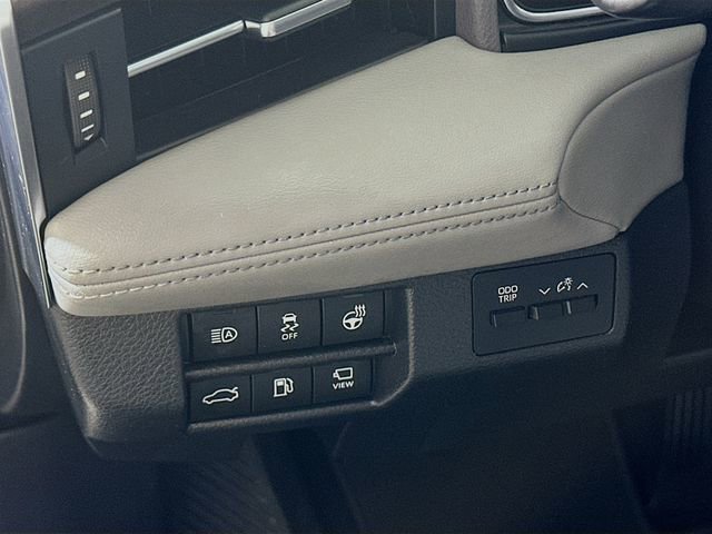 Used 2019 Toyota Avalon Limited image 11