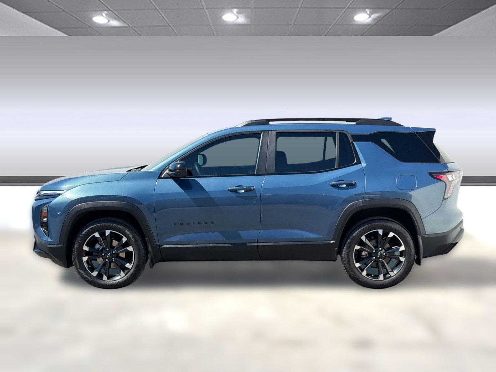 Used 2025 Chevrolet Equinox RS w/ Safety and Technology Package image 2