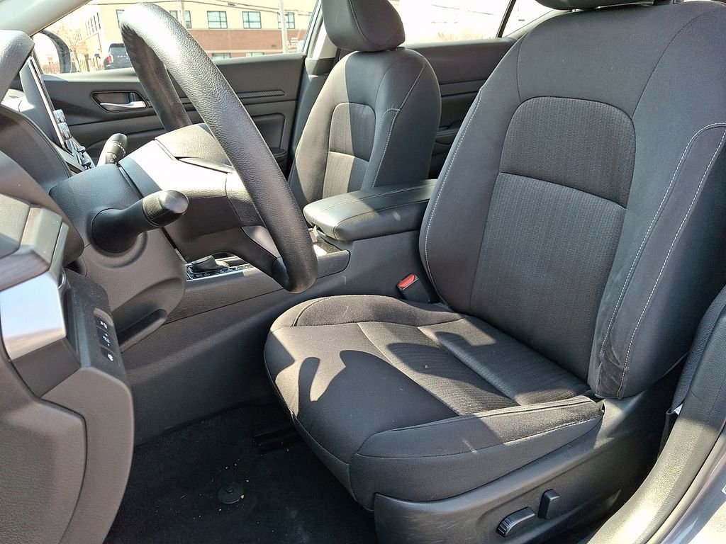 Used 2024 Nissan Altima 2.5 SV image 12