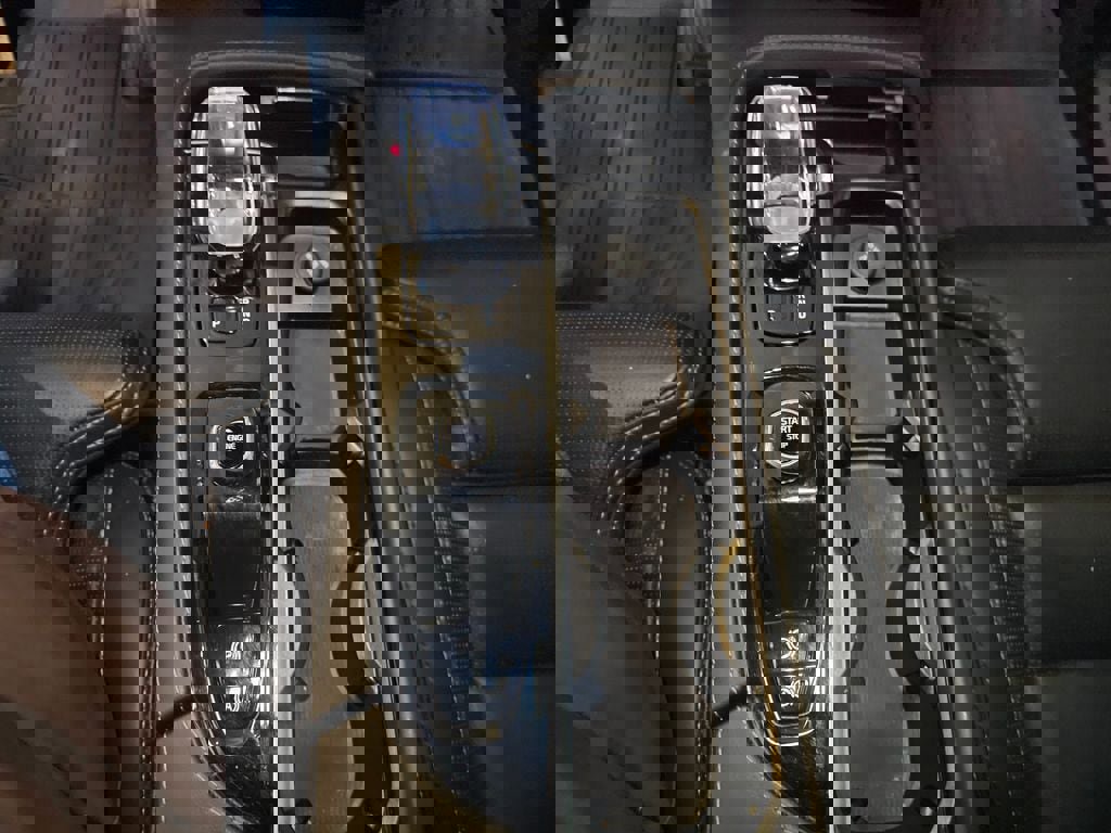 Certified 2024 Volvo XC90 T8 Ultimate w/ Lounge Package image 25