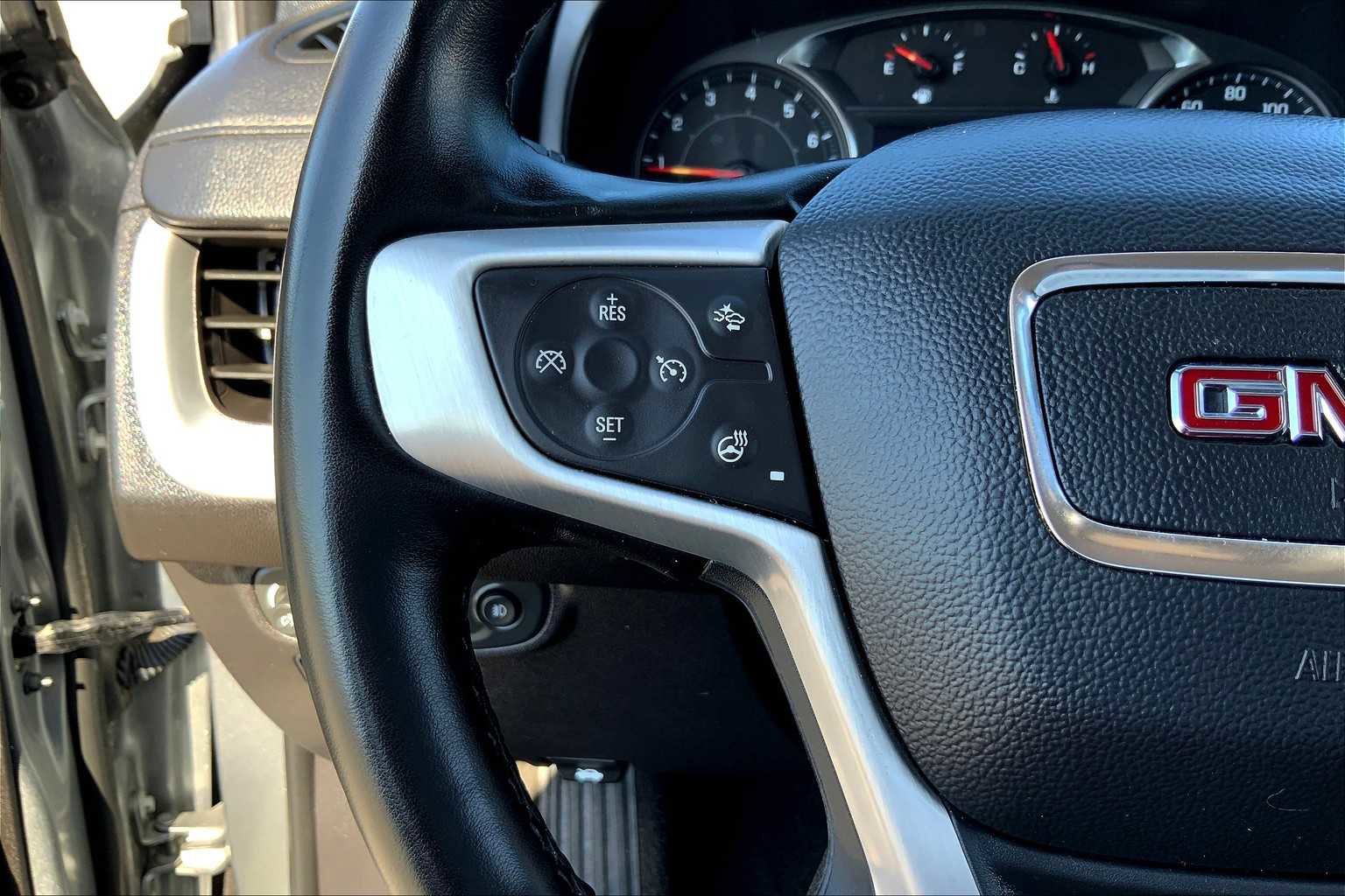 Certified 2024 GMC Terrain SLT image 17