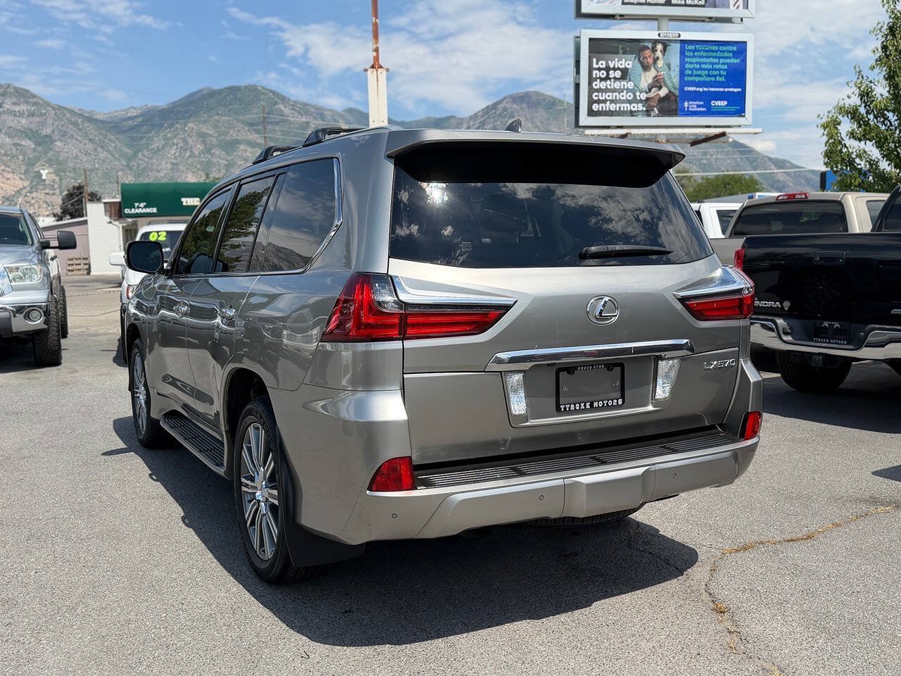 Used 2017 Lexus LX 570 4WD w/ Luxury Package image 13