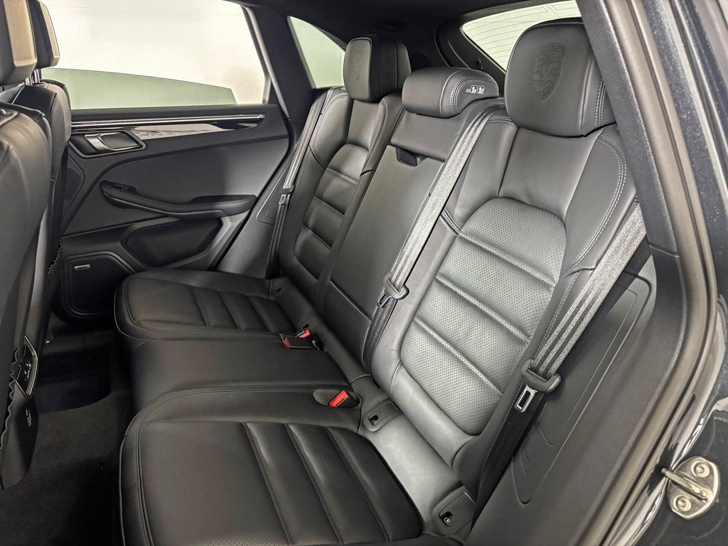 Certified 2026 Porsche Macan AWD/4WD image 35