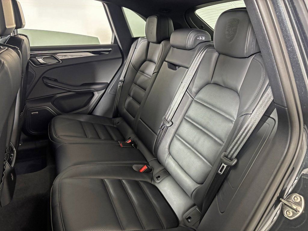 Used 2026 Porsche Macan AWD/4WD image 35