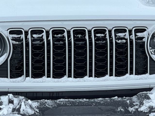 Used 2025 Jeep Wrangler Unlimited Sahara image 38