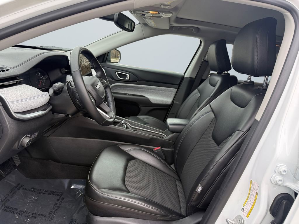 Used 2022 Jeep Compass Latitude w/ Sun and Sound Group AWD/4WD image 10