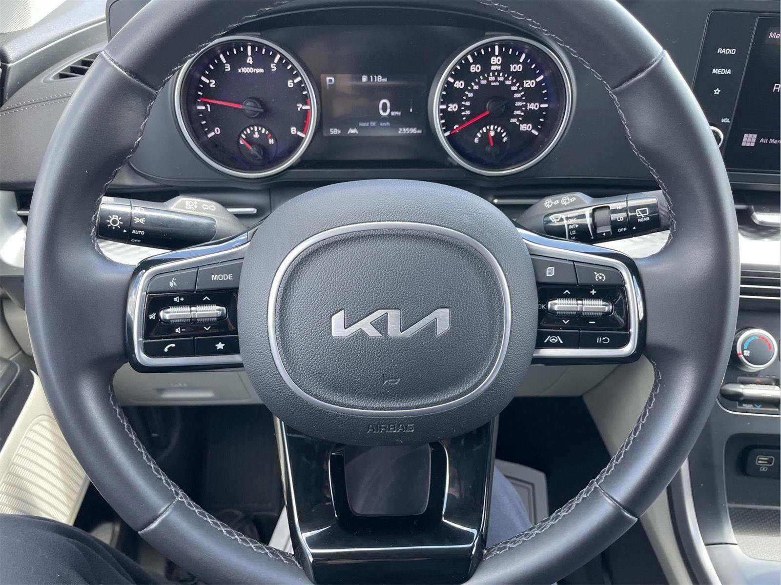 Used 2024 Kia Carnival LX FWD image 27
