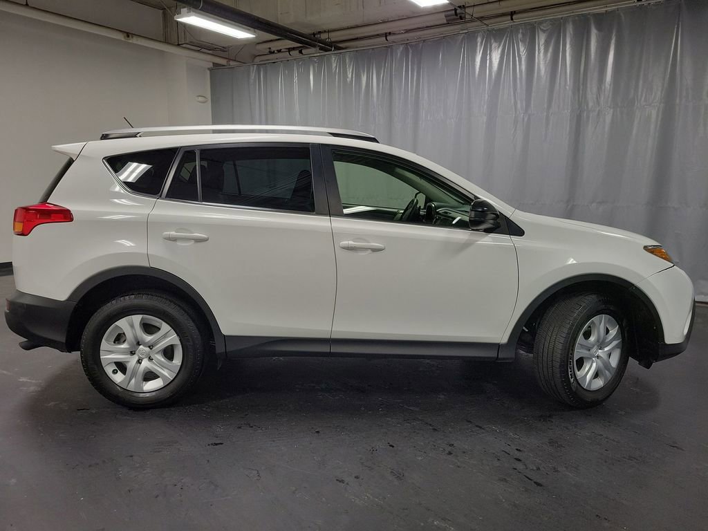 Used 2015 Toyota RAV4 LE image 9