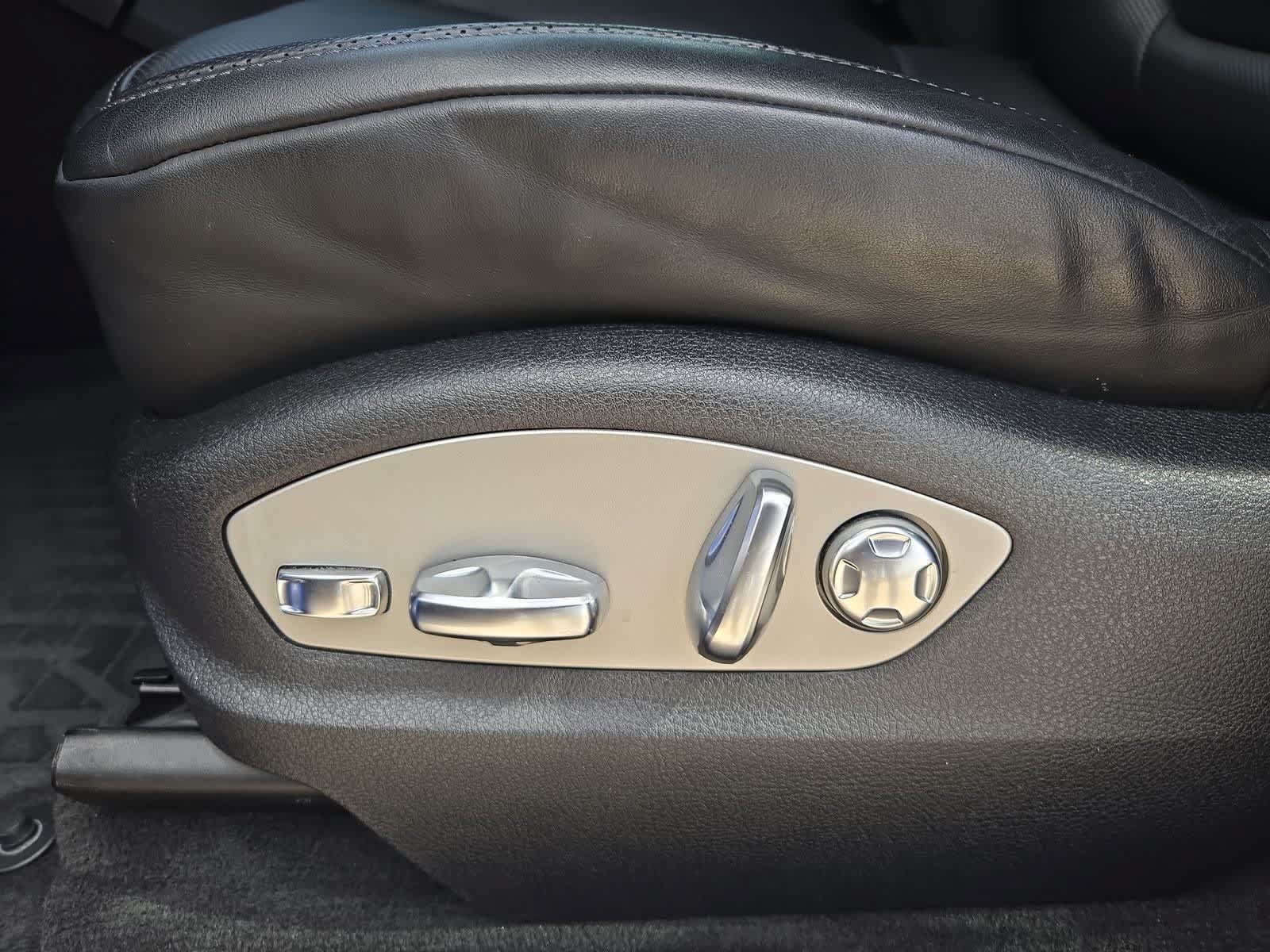 Used 2020 Porsche Macan AWD/4WD image 15