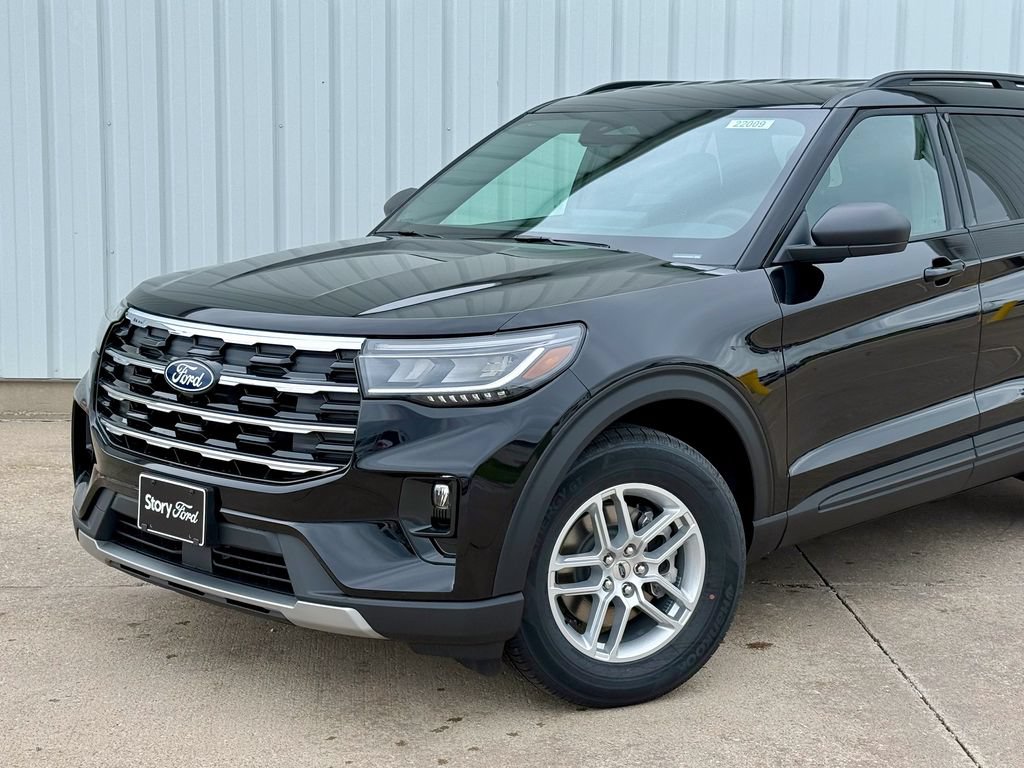 New 2027 Ford Explorer Active w/ Active Comfort Package AWD/4WD image 2