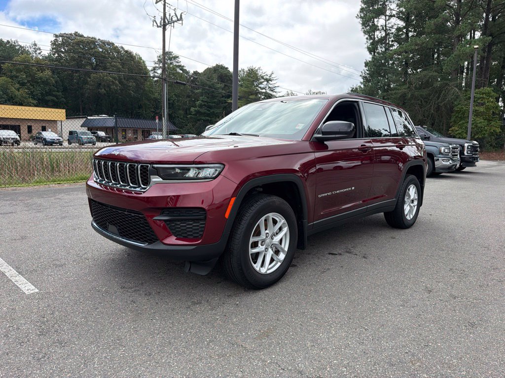 Used 2025 Jeep Grand Cherokee Laredo X w/ Luxury Tech Group I AWD/4WD image 2