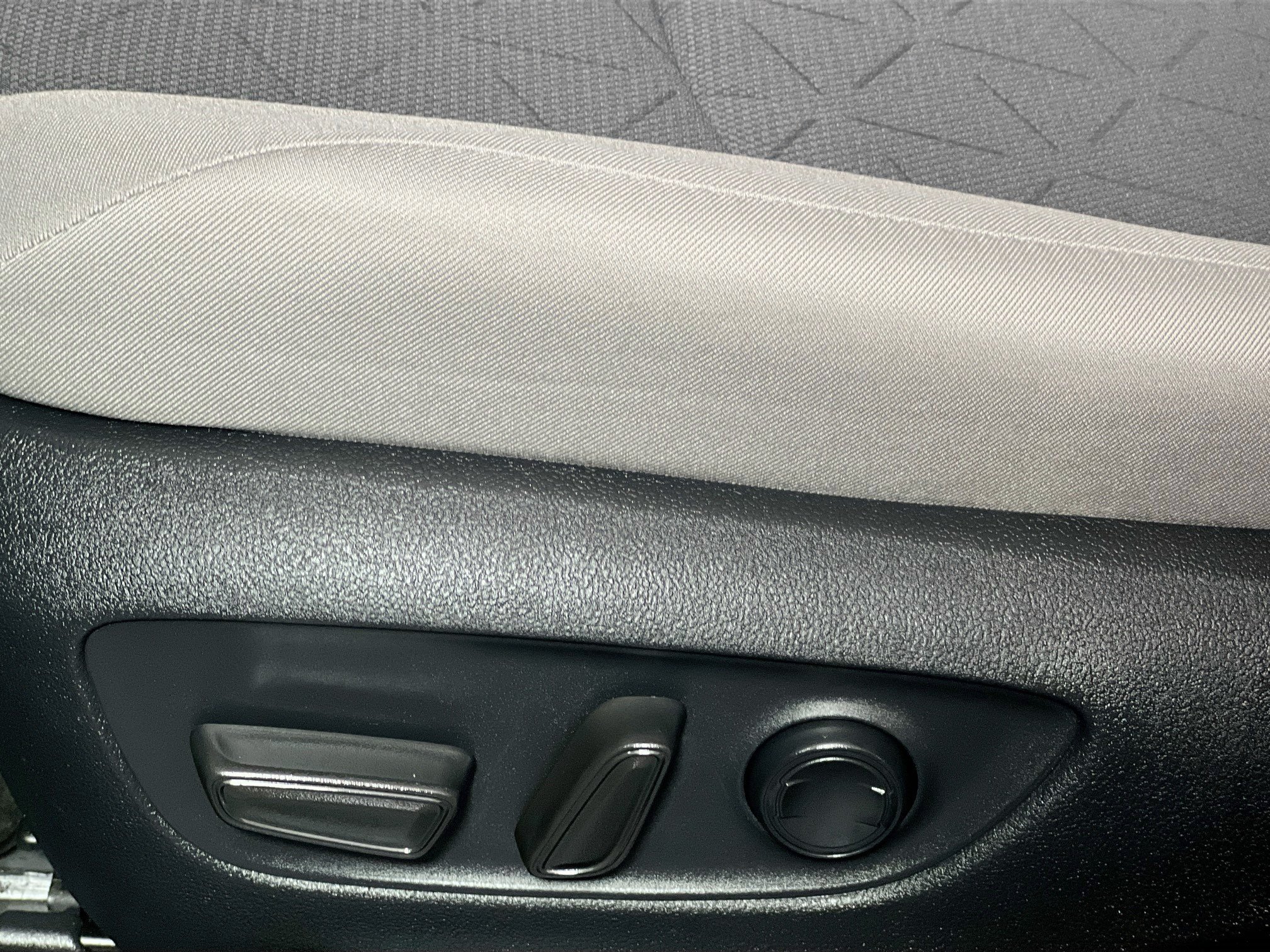 Used 2025 Toyota RAV4 XLE w/ Convenience Package FWD image 15