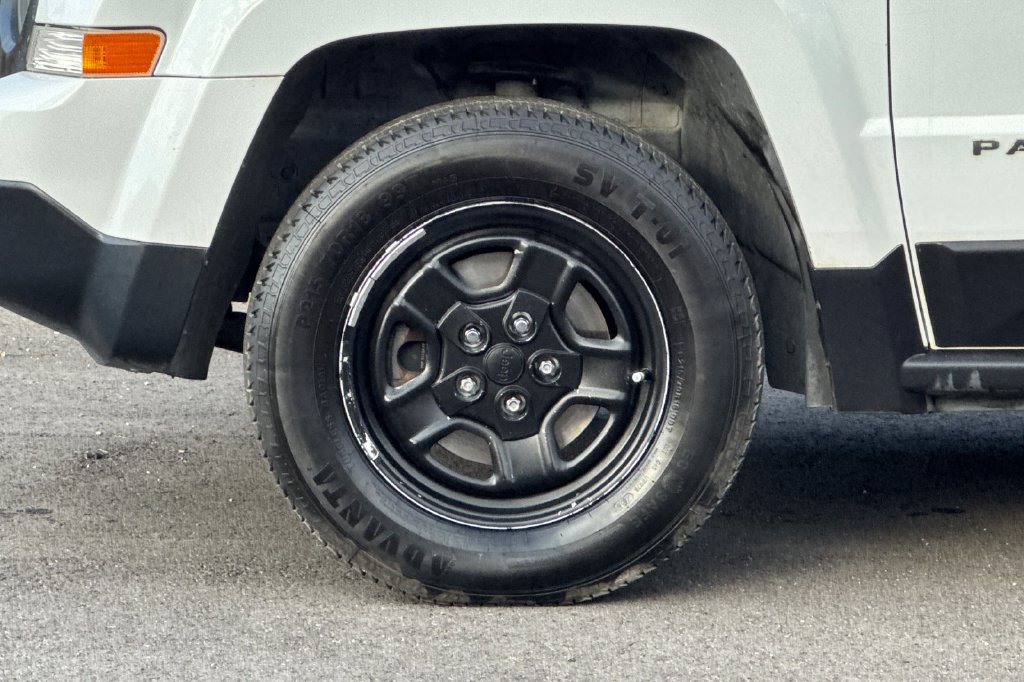 Used 2015 Jeep Patriot Sport FWD image 28